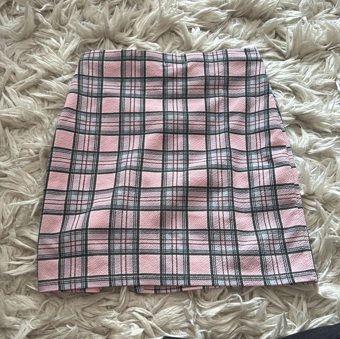 Rutig rosa minikjol med slits - 1