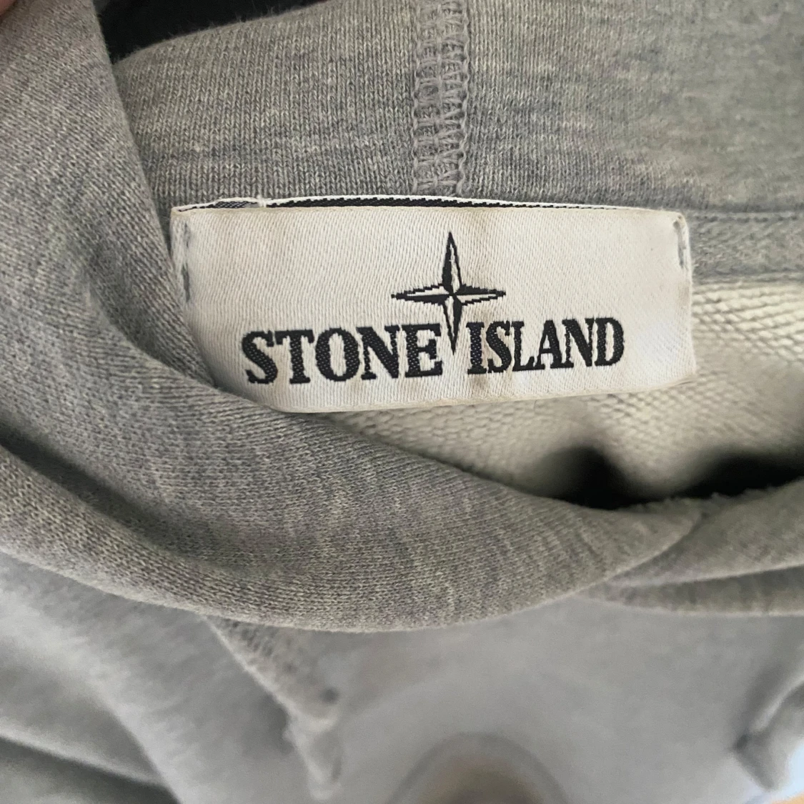 Grå hoodie från Stone Island - 3