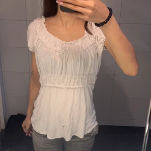 vit topp - jätte snygg topp, använd några gånger 