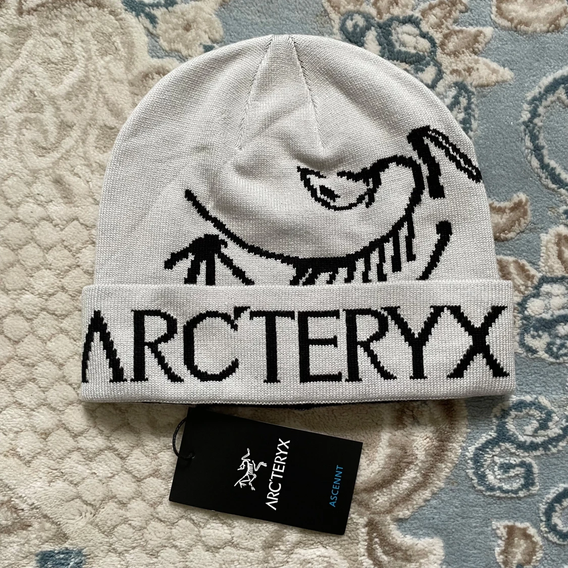 Vit mössa från Arc'teryx med logga - 1