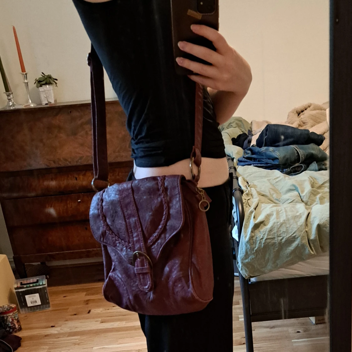 Mörkröd axelväska - 2