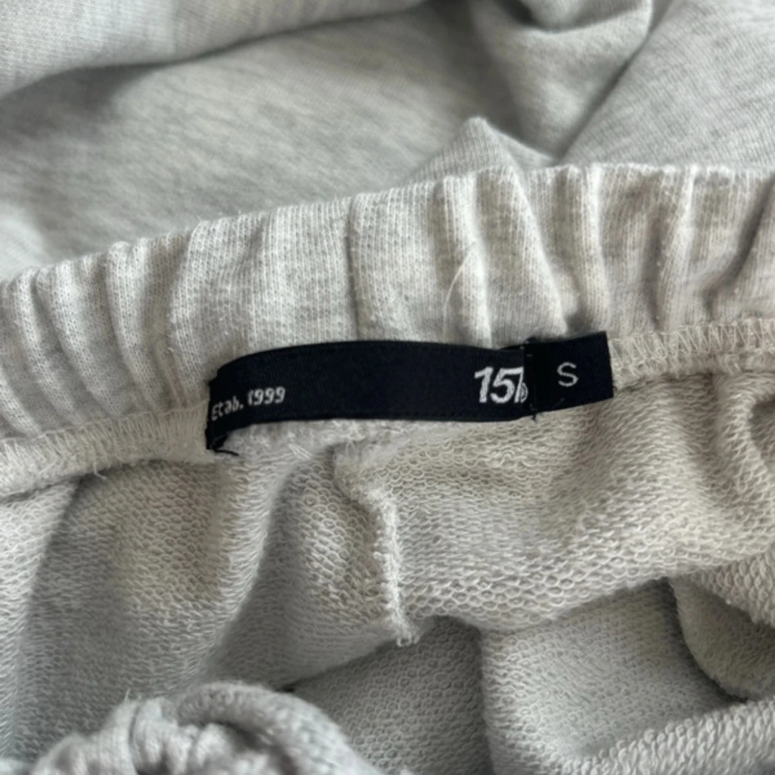 Gråa mjukis med snöre från lager 157 - 2