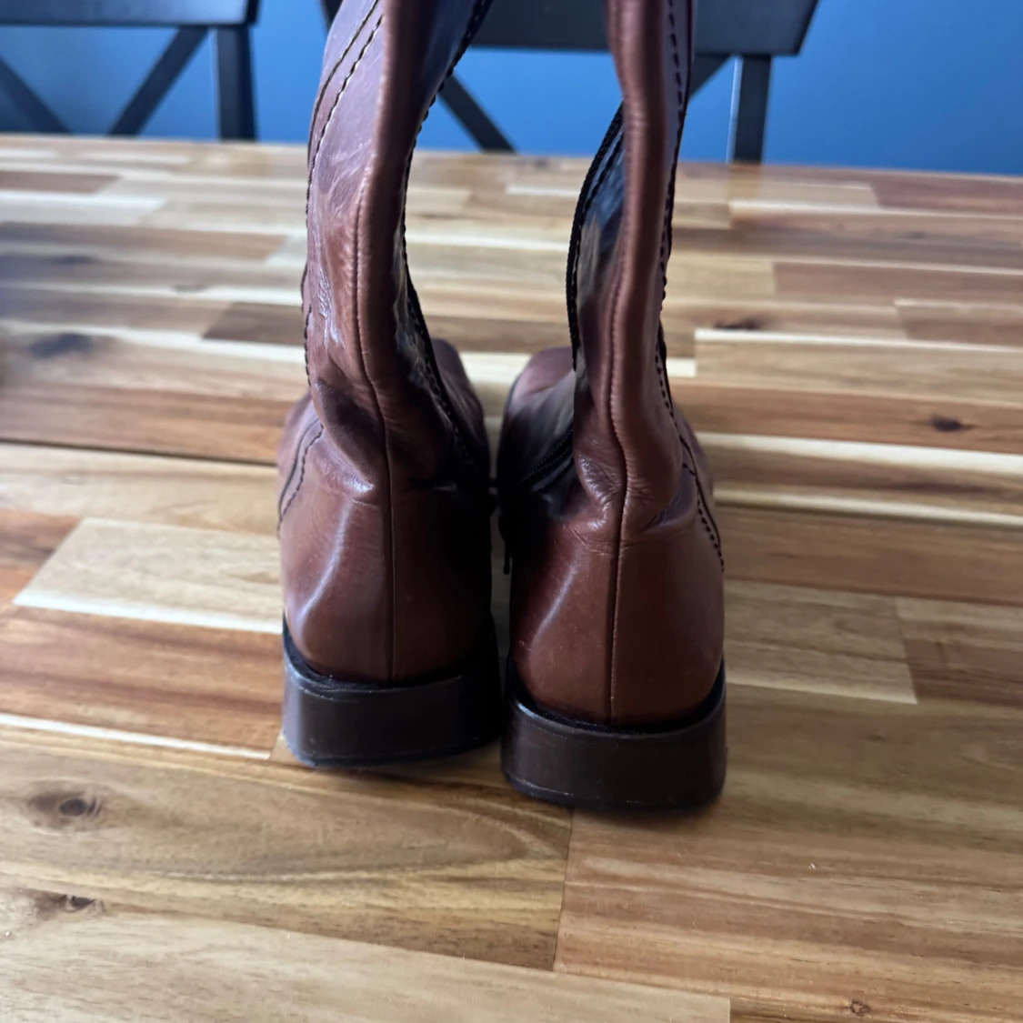 Bruna skinnstövlar med fyrkantig tå - 2