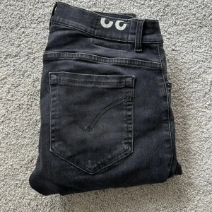 Dondup George  - Dondup George Jeans | Stolek W32 | Nypris cirka 4000kr | Hör av dig vid frågor eller funderingar! Säljes för under inköpspris!