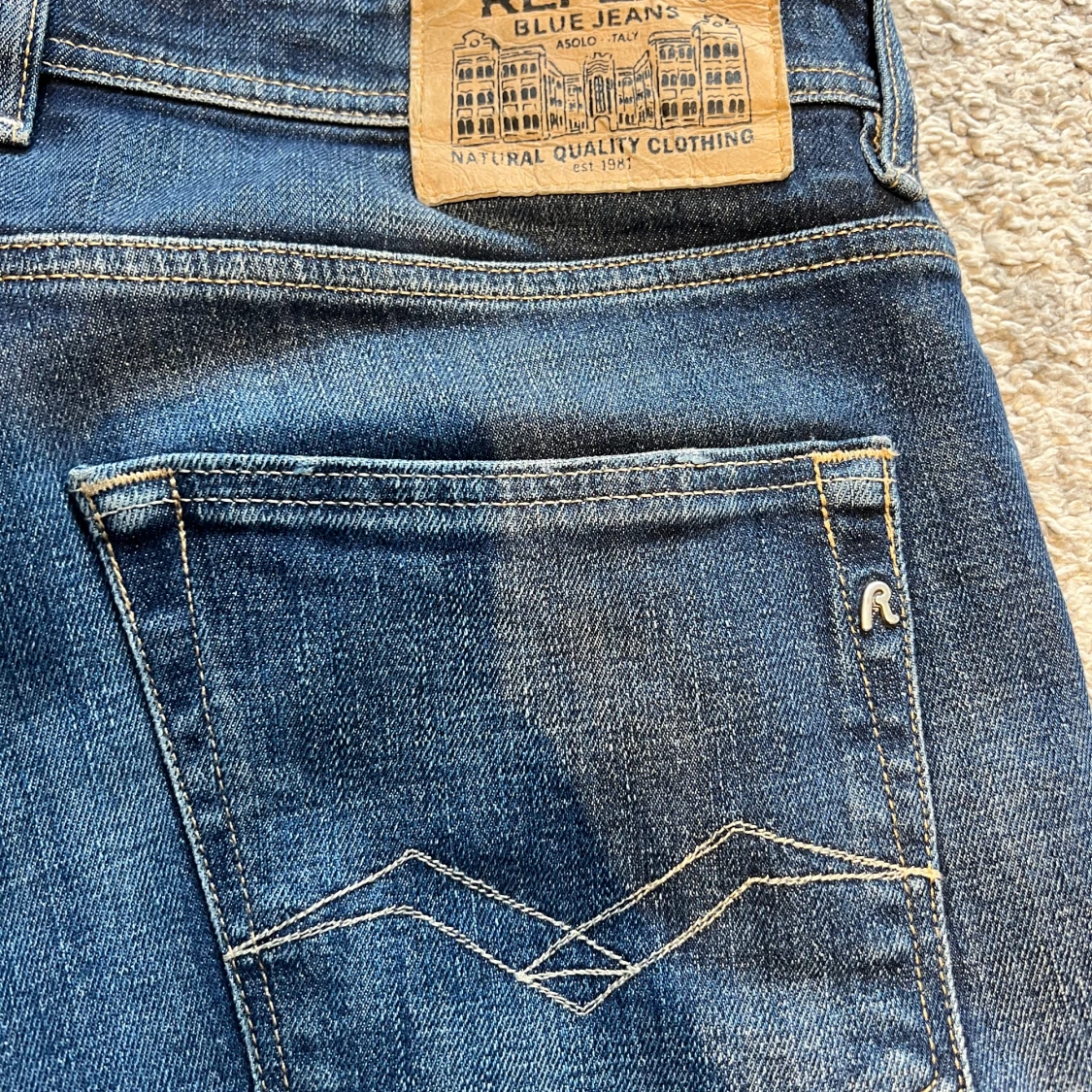 Blå jeans från Replay med raka ben - 2