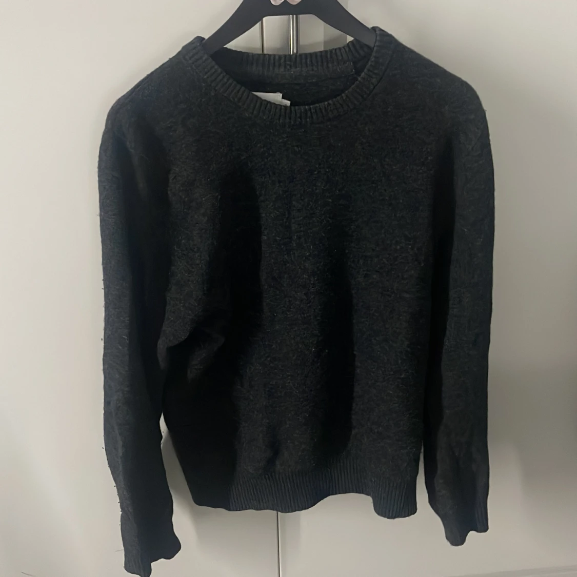 Mörkgrå stickad tröja - 1