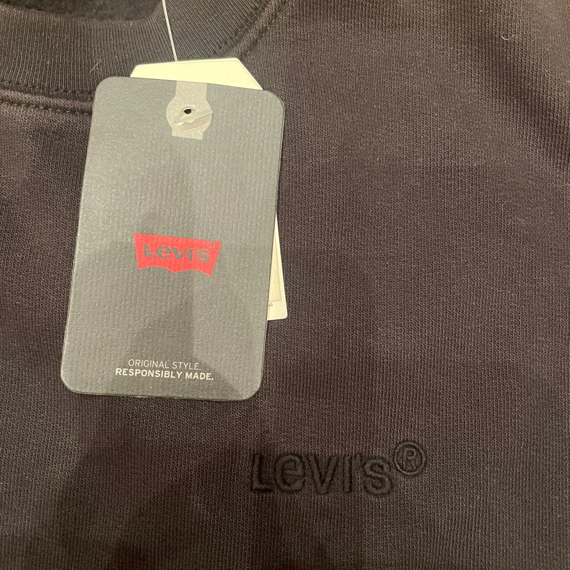 Oanvänd tröja från Levi’s  - 2