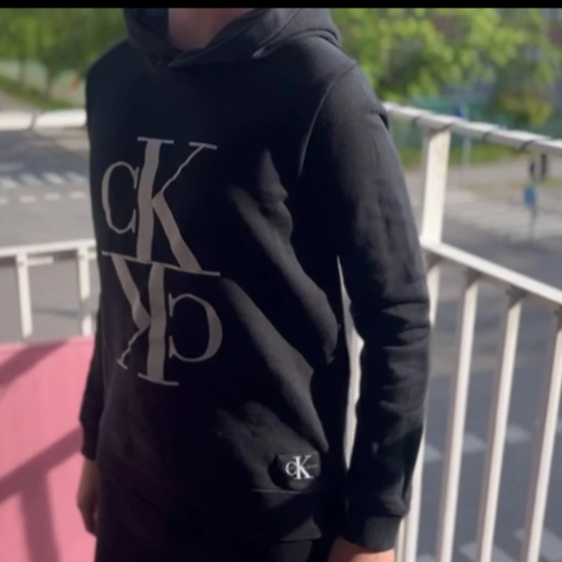 Svart hoodie från Calvin Klein Jeans - 4