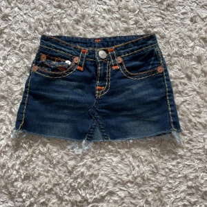 True Religion jeanskjol  - Snygg mörkblå jeanskjol från True Religion! Skriv för privat för mått✨💓💓