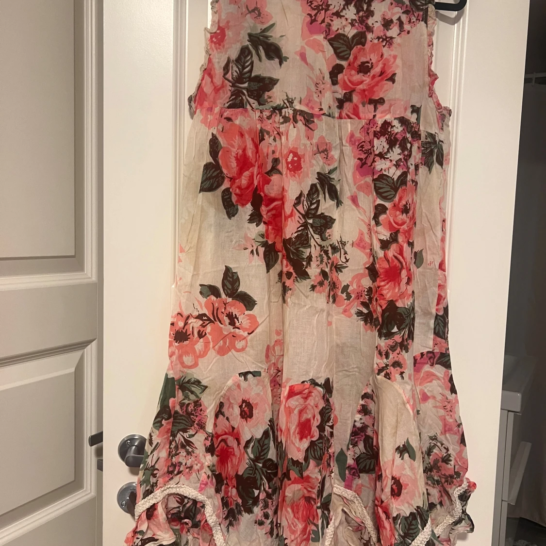 Blommig kortklänning från RoseBud - 4