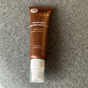 Hickap bronze glow - Säljer denna från Hickap, helt ny och oanvänd. Ny pris 300kr
