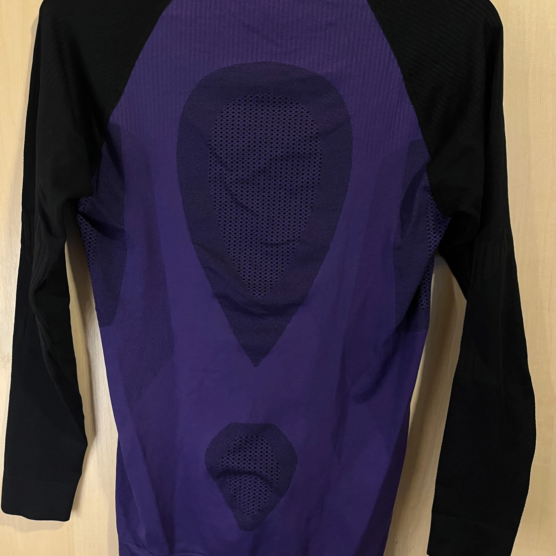 Lila och svart långärmad träningströja - 2