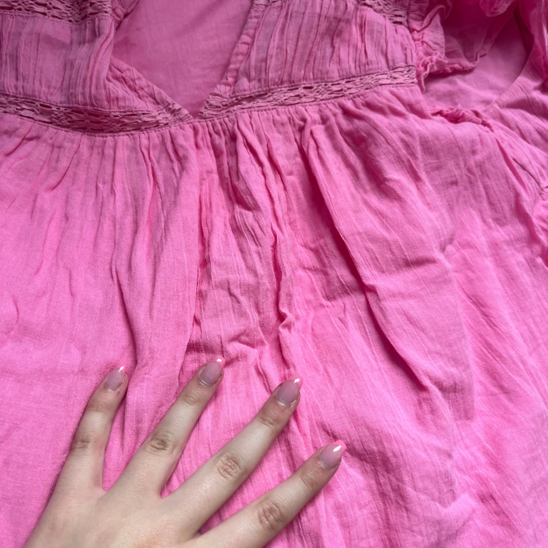 Rosa blus med volang från Gina Tricot - 4