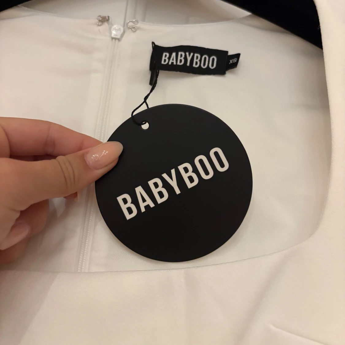 Vit kort klänning från Babyboo XS - 1