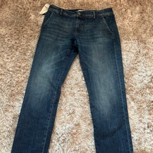reign jeans - helt nya med prislapp| storlek 34| nypris cirka 1,5 k| pm för mer info
