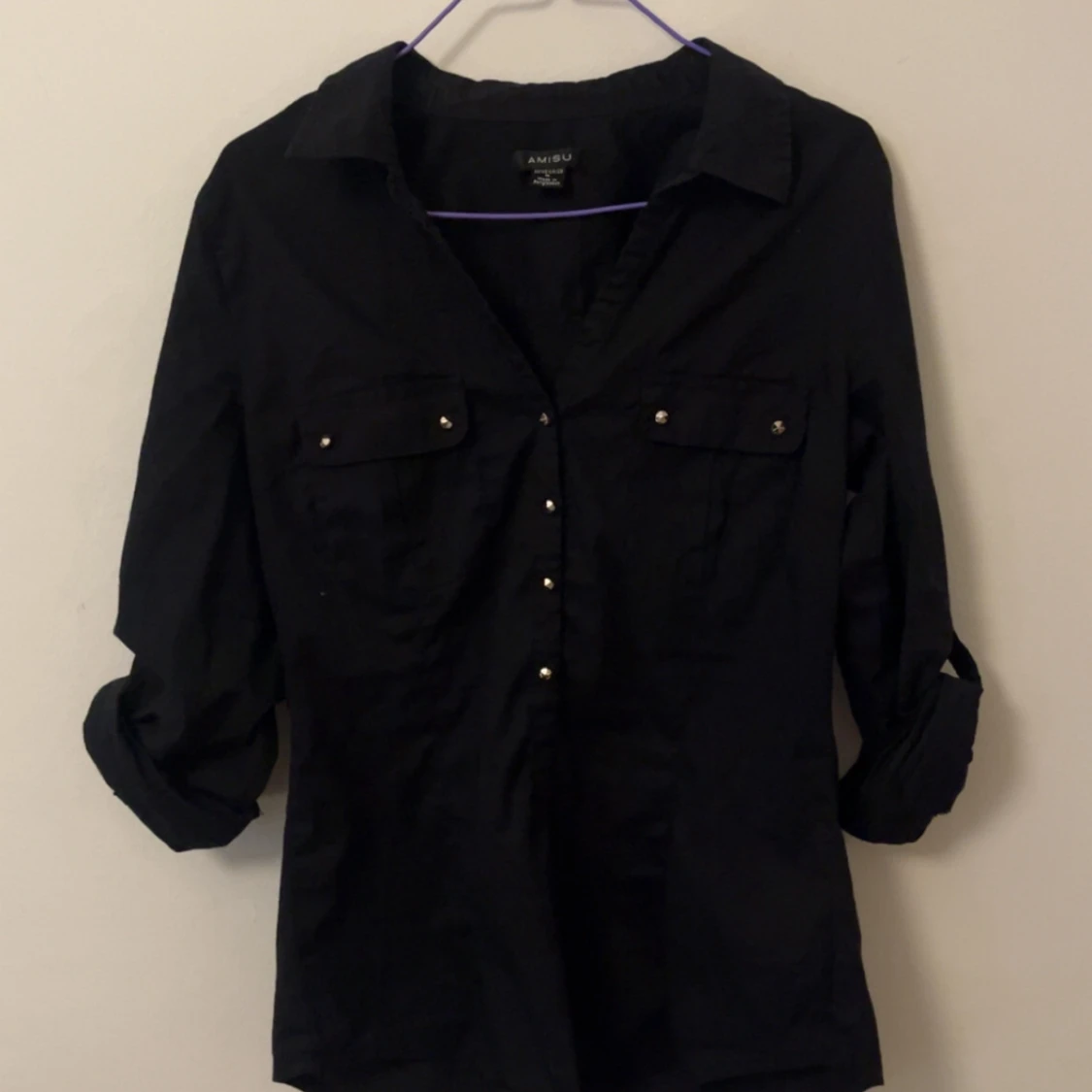 Svart skjorta med fina detaljer - 90