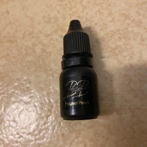 Magnet primer - Magnet primer från bano beauty. Den bästa primen på marknaden. Får naglarna att hålla i en evighet. Endast testad! 