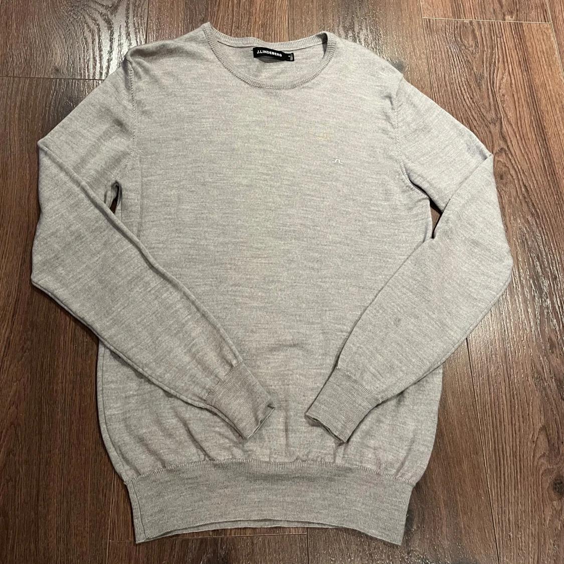 Grå tröja i merinoull från J.Lindeberg - 2
