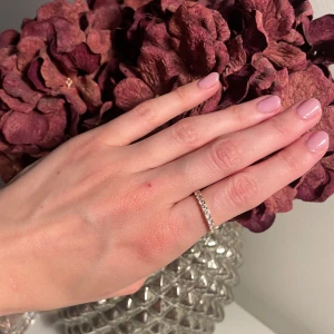 Guldpläterad silverring med stenar - Så fin guldplätrrad ring med stenar i storlek 18, nypris 300 💫