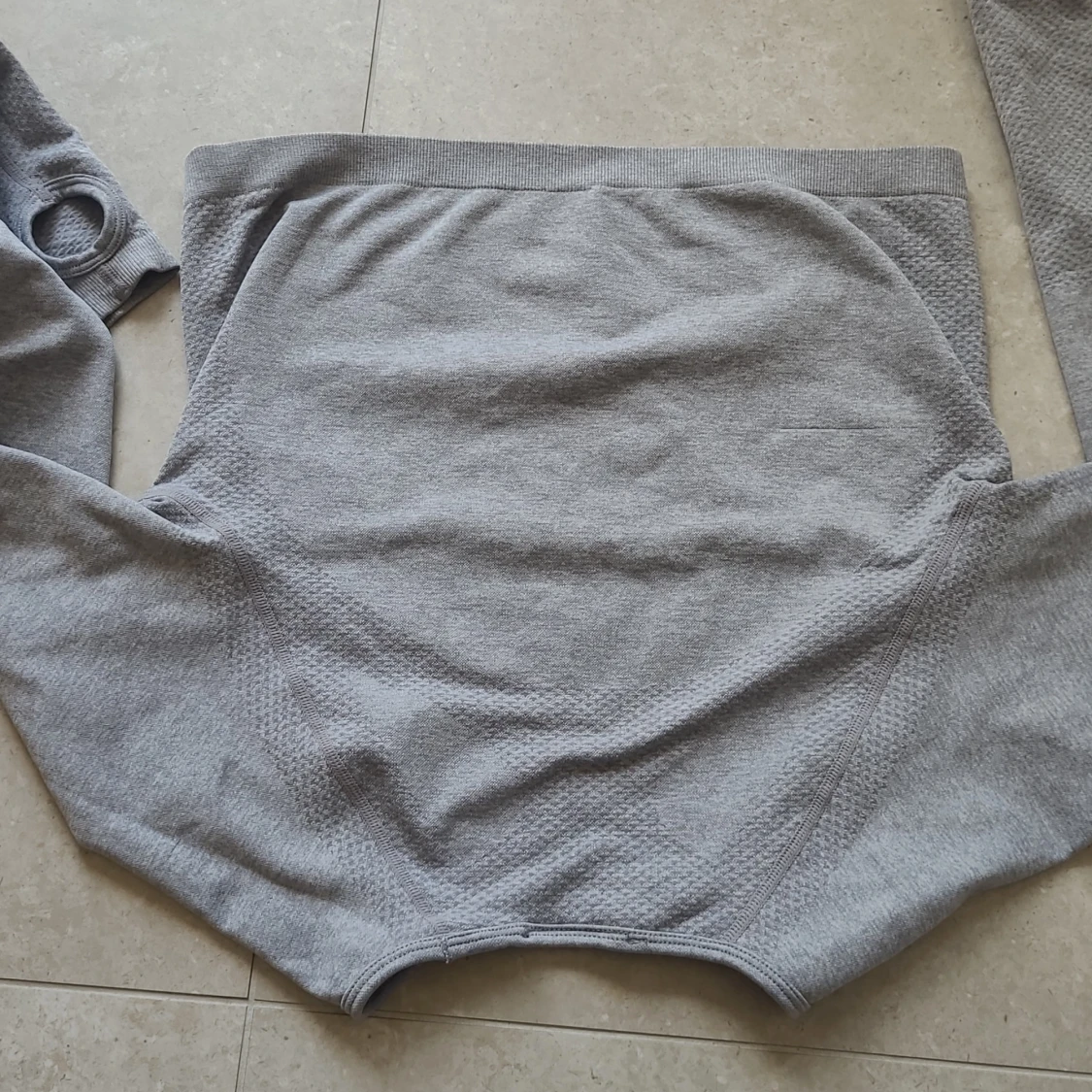 Grå croppad långärmad träningströja - 3