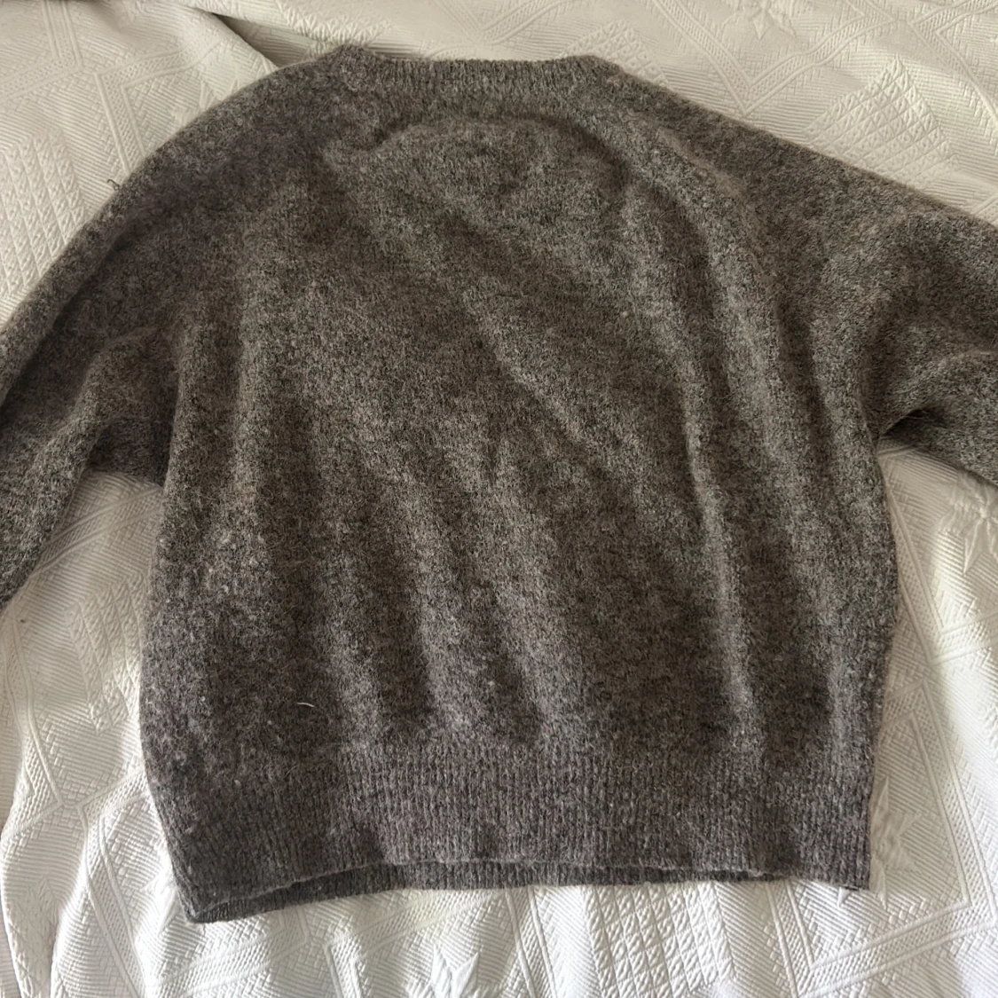 Grå stickad tröja i alpacka ull  - 2