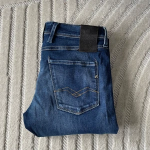 Replay Anbass Jeans - Replay Anbass jeans storlek 31/32| skick 9/10| nypris runt 1800kr mitt pris 499kr| har du frågor är det bara att skriva!