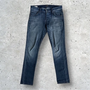 Jack and Jones jeans | 30/32 - Slim jeans från Jack and jones | W30 L32 | nypris 900kr | skick 9/10 | modell: 187cm, 72kg | skriv vid frågor!
