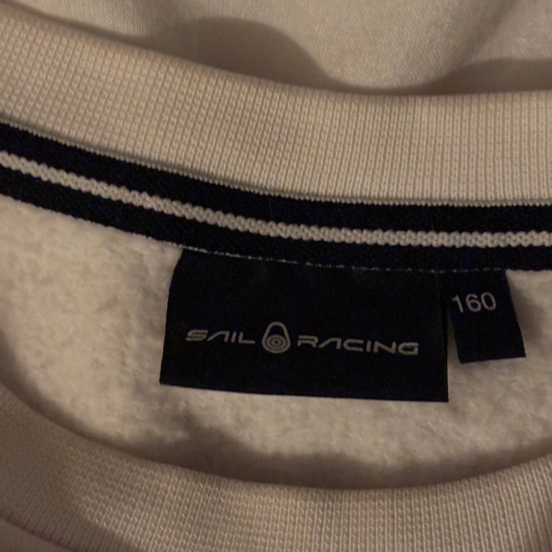 Vit sweatshirt från Sail Racing - 1