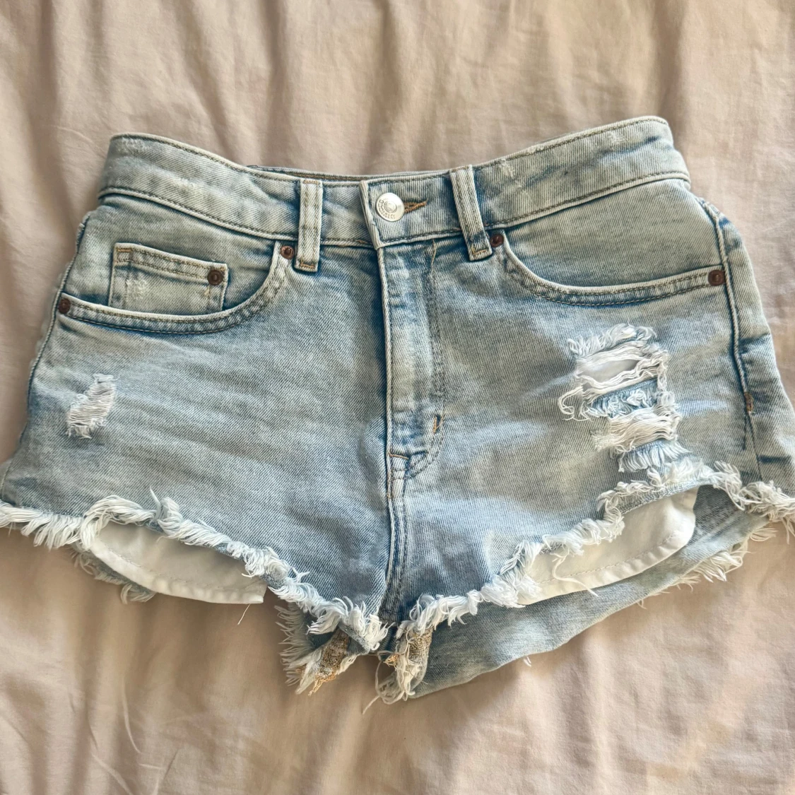 Ljusblå jeansshorts hm