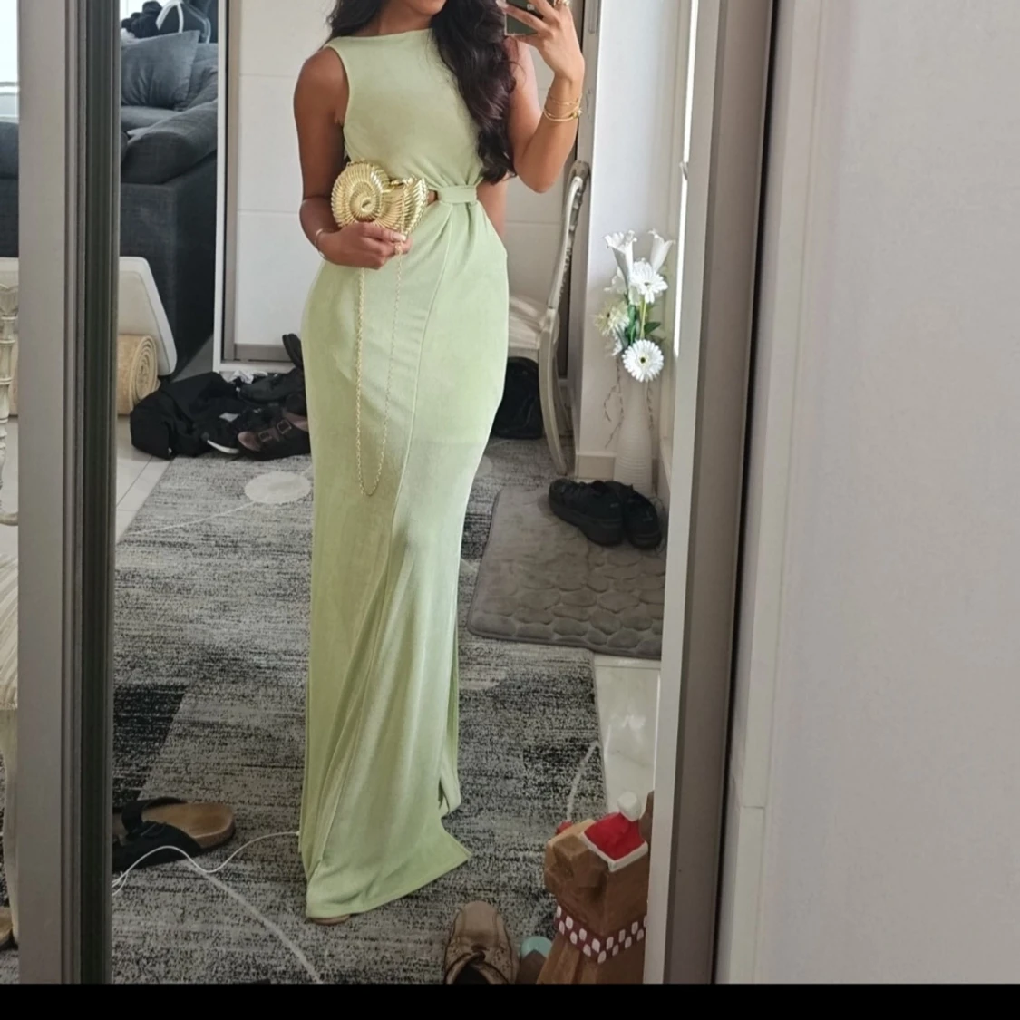 Ljusgrön långklänning med cut-outs - 3