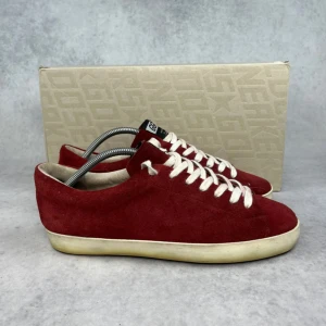 Golden Goose ”Hi Star” sneaker - – Condition: 8/10  – What is included: Only the sneakers  – Retail price: 5500 + SEK