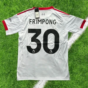 Frimpong liverpool tröja 25/26 - Frimpong Liverpool 25/26 🇳🇱  🔹 Storlek: S 🔹 Skick: 10/10 Helt ny med tags kvar  💬Skriv vid frågor eller funderingar 