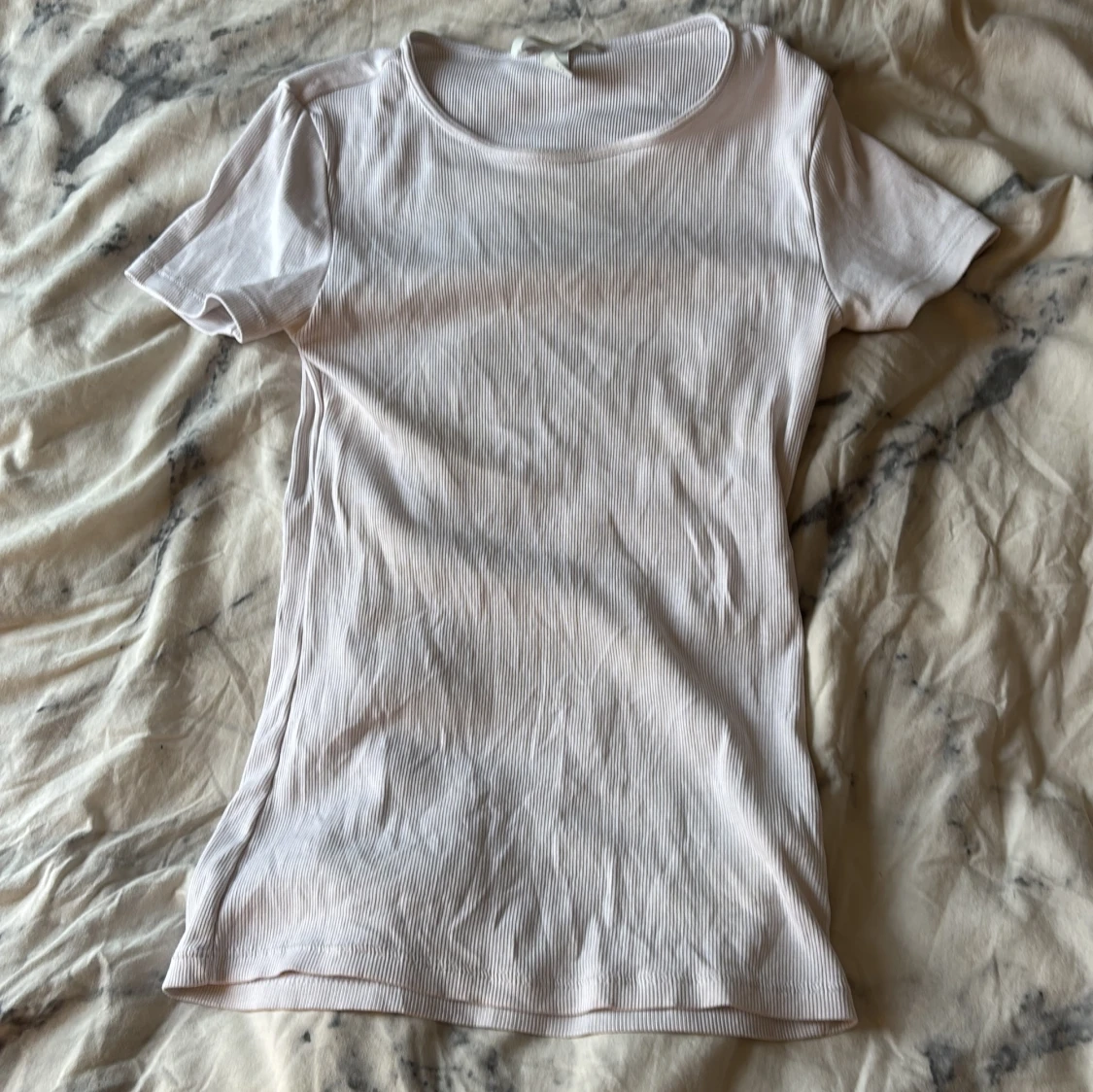 Vit ribbad t-shirt från H&M