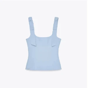 Zara topp - Jätte fin trendig topp från zara. Nästan aldrig använd