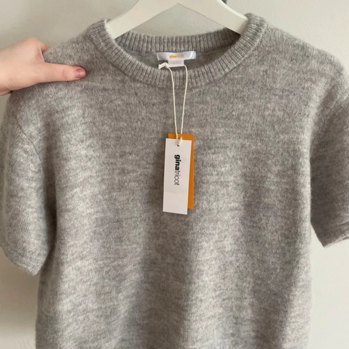 Grå stickad tröja  - 1