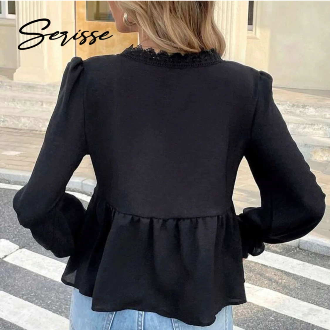 Svart blus med spets och v-ringning - 2