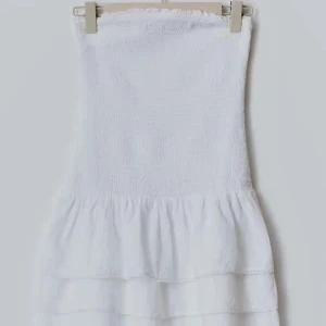 Smock dress - Snygg somrig klänning från Gina Tricot som aldrig blivit använd!! Storlek 146 - 152 men passar mig som är ca 162 perfekt! Original priset är 399kr