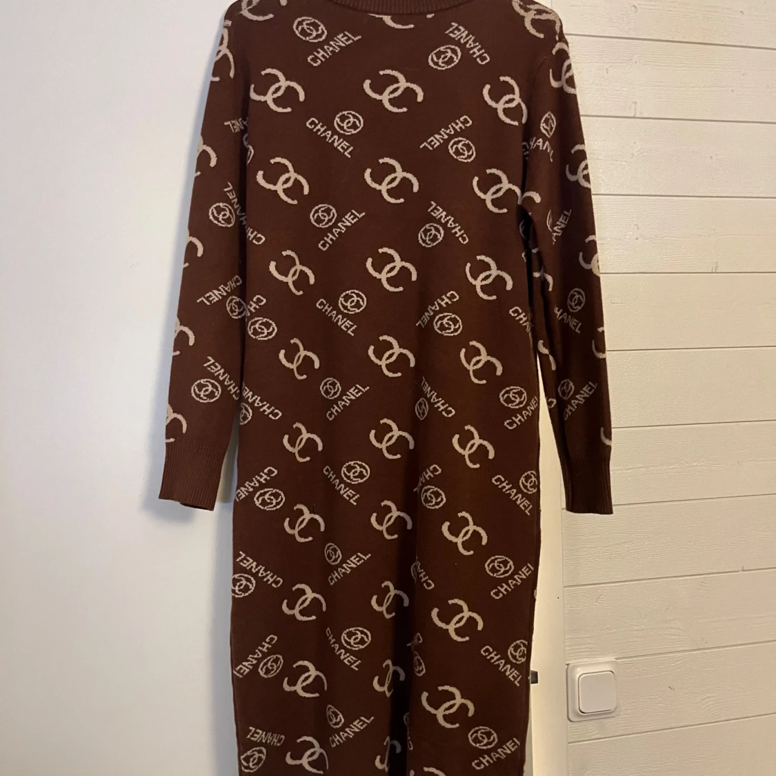 Brun långärmad  klänning