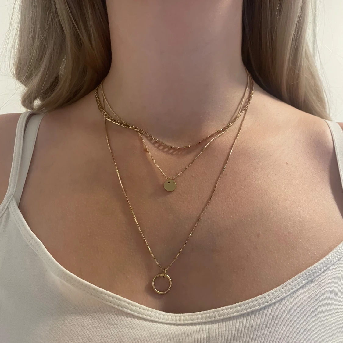 Guldigt lager-på-lager halsband