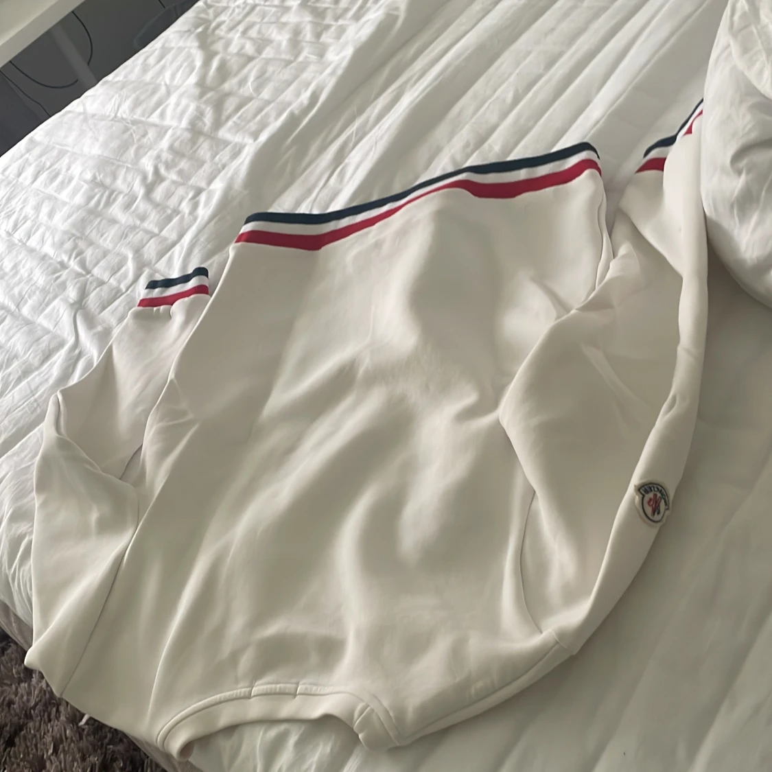 Vit sweatshirt från Moncler med ränder - 1