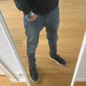Tiger of sweden jeans  - Tjena säljer nu ett par tiger of sweden jeans i bra skick, byxorna är i strl 30/32 hör gärna av dig vid intresse😁