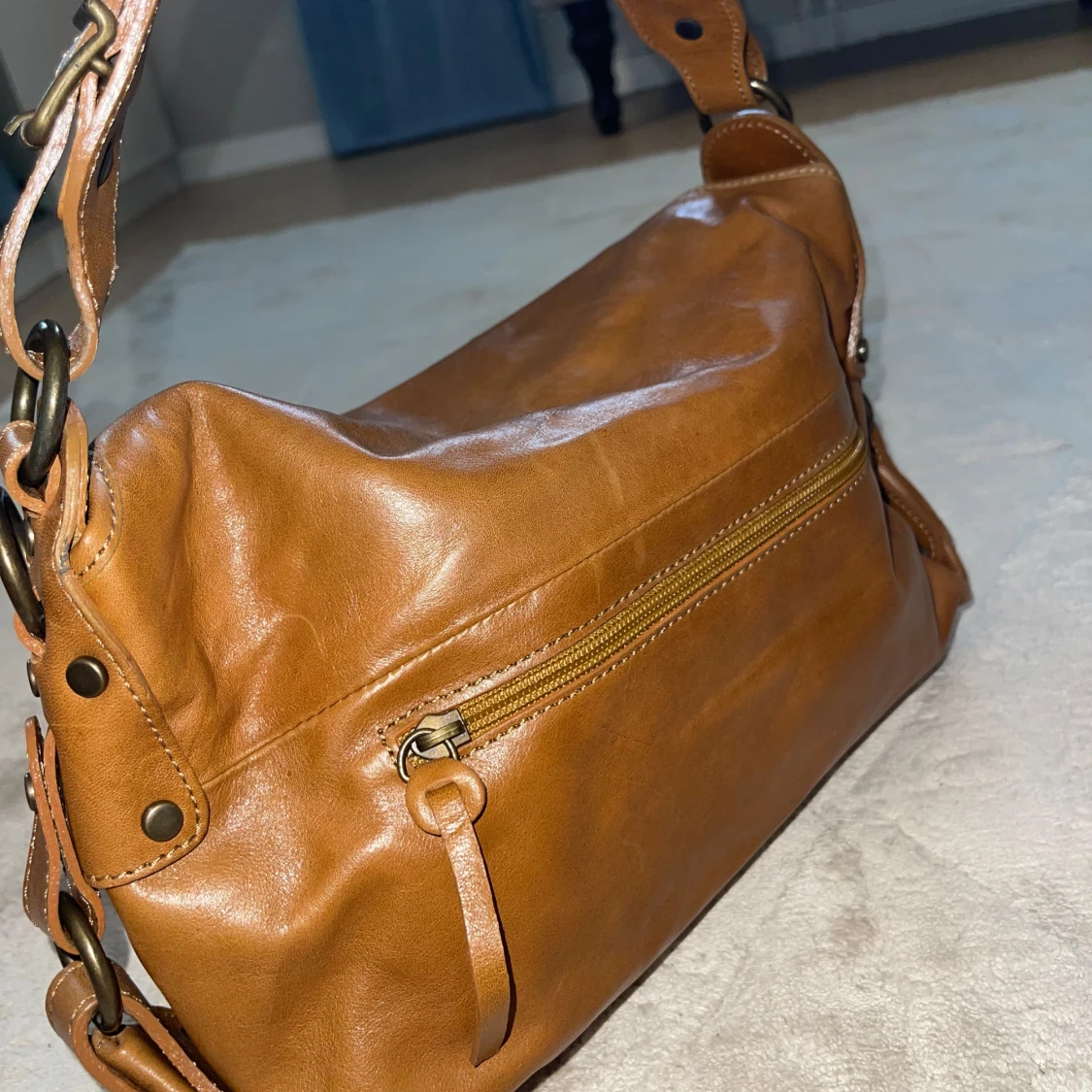Brun axelväska i skinn från ULRIKA  - 3