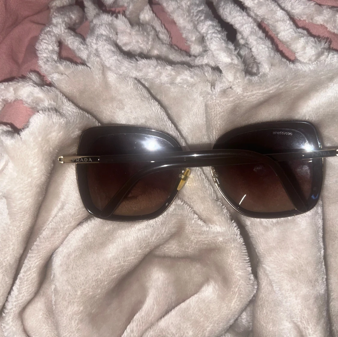 Bruna solglasögon från Prada - 1