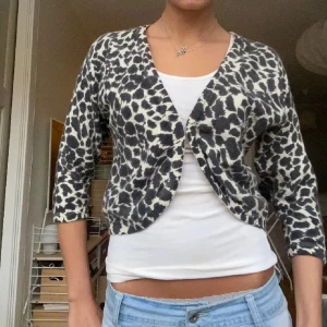 bolero - så snygg bolero med leopardmönster💕💕 