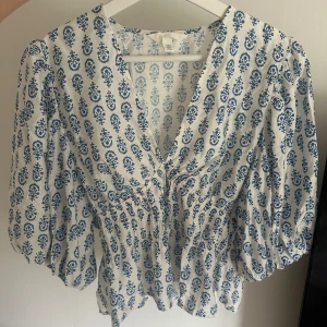 Blus - Kortärmad blus från hm, aldrig använd