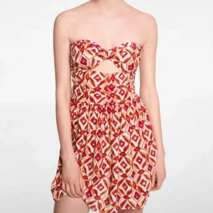 Klänning från Mango - Klänning från mango prislappen är kvar och nypriset var 519kr😁🥰