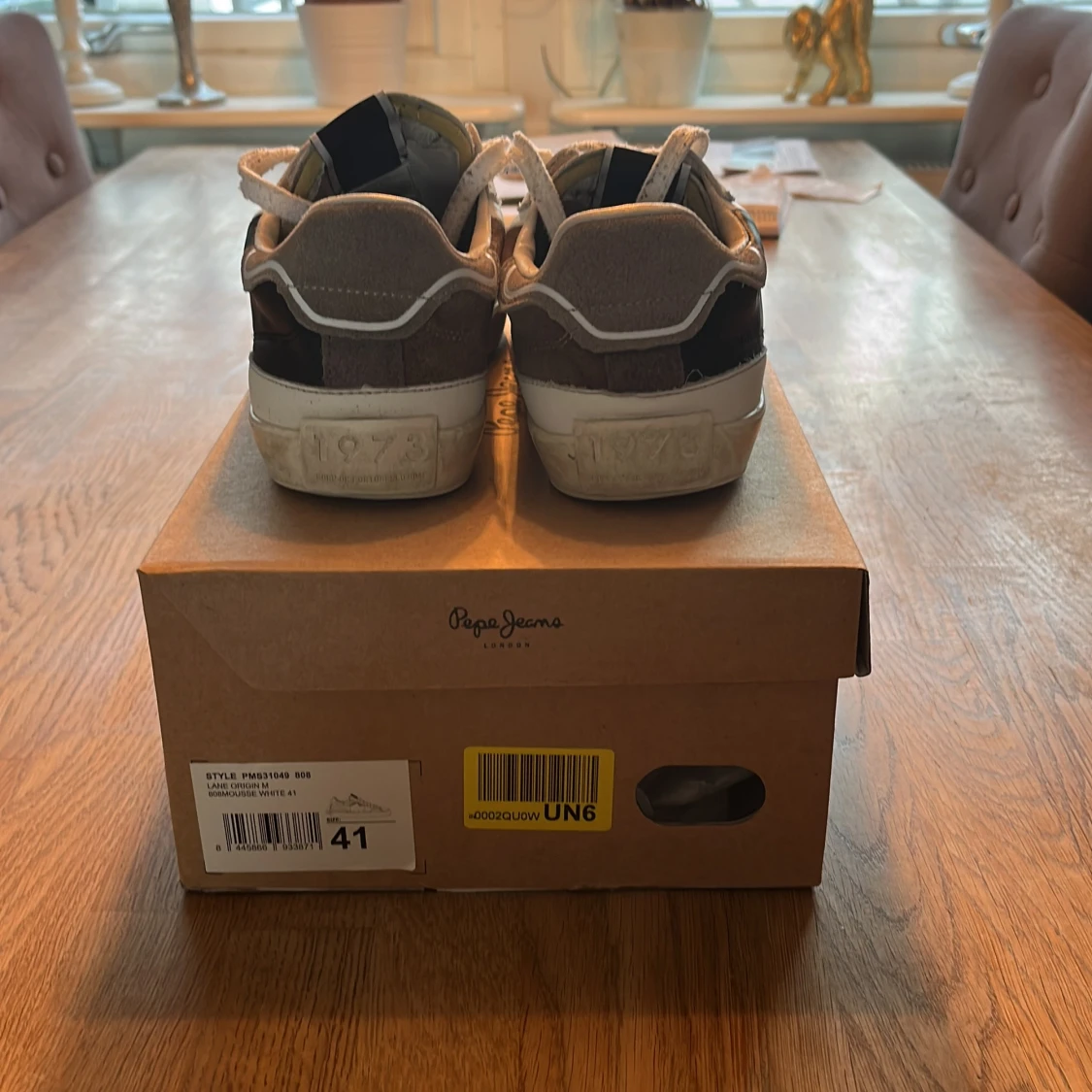 Vita och svarta sneakers från Pepe Jeans - 3