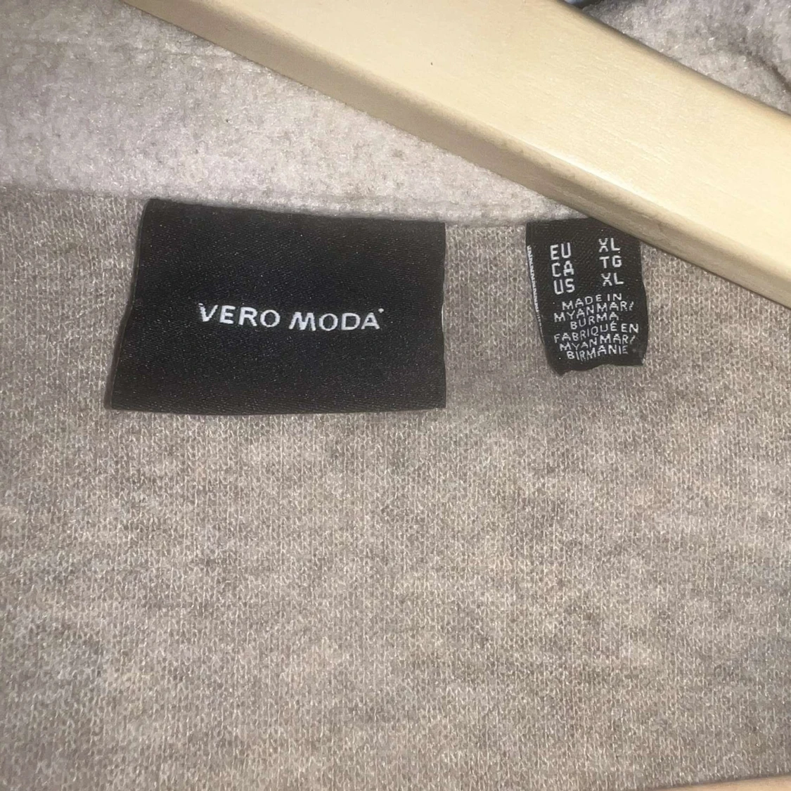 Beige kappa från Vero Moda med bälte - 2