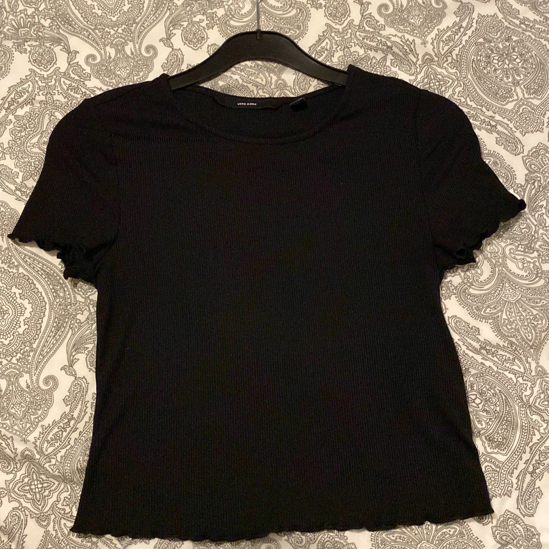 Svart ribbad topp från Vero Moda