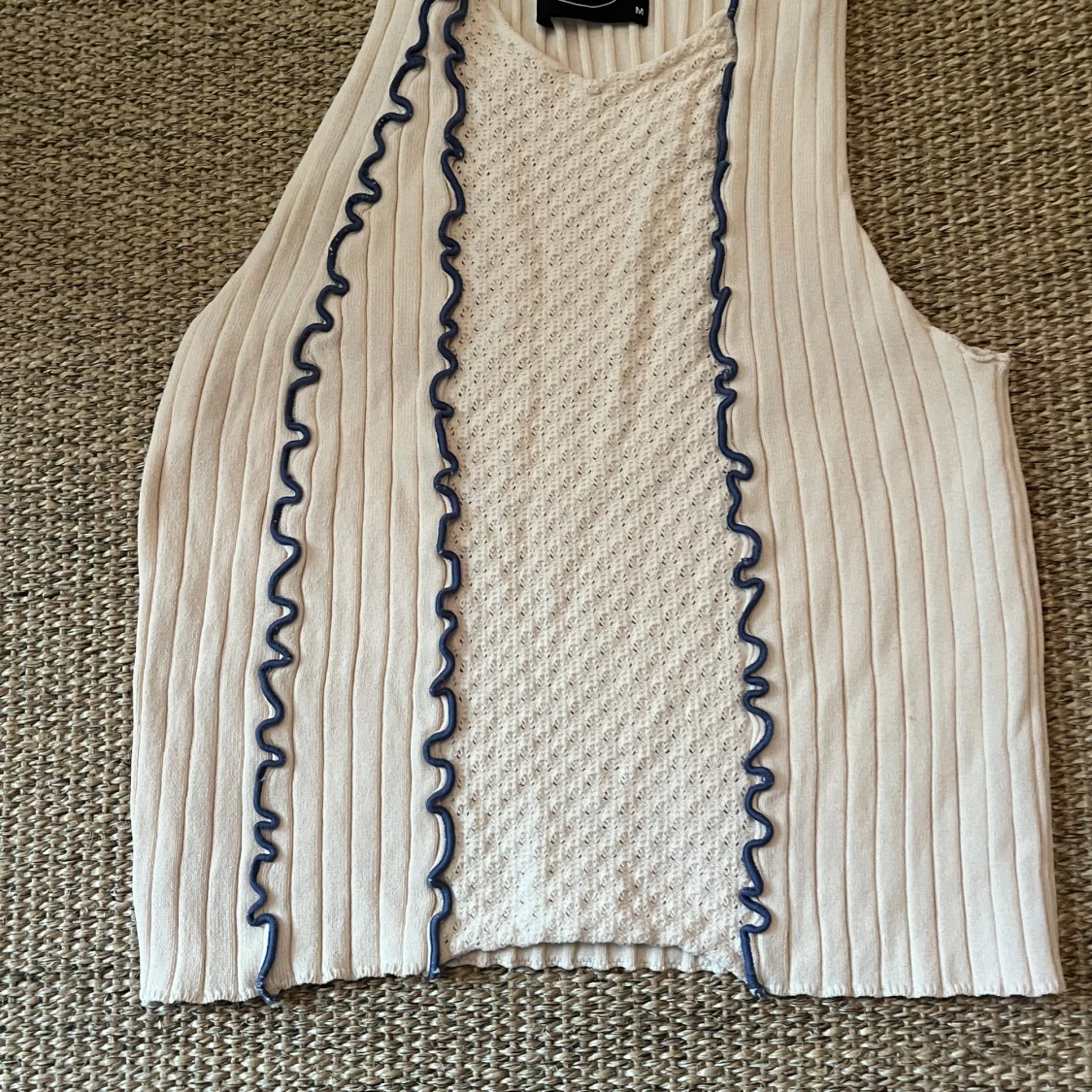 Beige stickad linnetopp från Cider